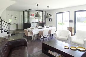 Modern Holiday Home in a Quiet Location in Benodet