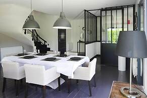 Modern Holiday Home in a Quiet Location in Benodet