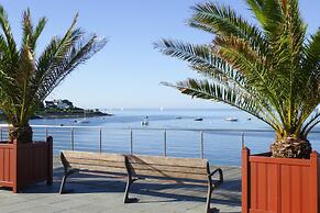 Modern Holiday Home in a Quiet Location in Benodet