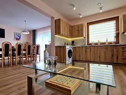 Holiday Home With Pool for 10 People, Iwierzyce