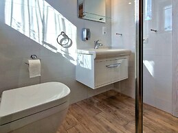 Holiday Home With Pool for 10 People, Iwierzyce