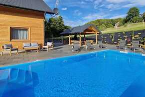 Holiday Home With Pool for 10 People, Iwierzyce