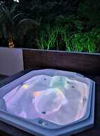 Marmeu Enseada com jacuzzi aquecida