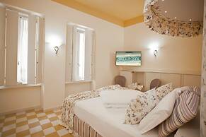 Bellavista Lakefront Apartments