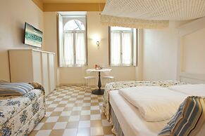 Bellavista Lakefront Apartments