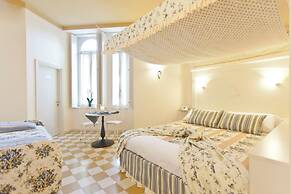 Bellavista Lakefront Apartments