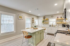 3 Mi to Dtwn: Dog-friendly Home in Houston!