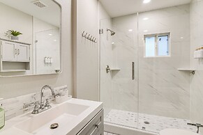 3 Mi to Dtwn: Dog-friendly Home in Houston!