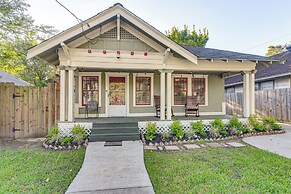 3 Mi to Dtwn: Dog-friendly Home in Houston!