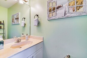 Quiet Canal Retreat w/ Boat Lift in Cape Coral!