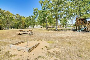 5 Mi to Silver Dollar City: Table Rock Lake Cabin!