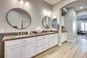 8 Mi to Goodyear Ballpark: Golf Getaway w/ Patio!