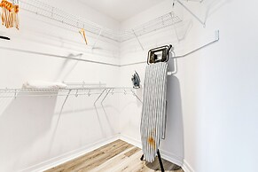Bright Guest House: 15 Mi to Dtwn Baltimore!