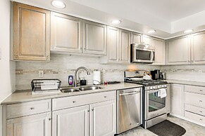 Bright Guest House: 15 Mi to Dtwn Baltimore!