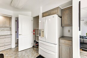 Bright Guest House: 15 Mi to Dtwn Baltimore!