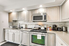 Bright Guest House: 15 Mi to Dtwn Baltimore!