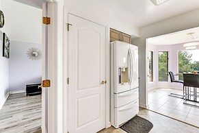 Bright Guest House: 15 Mi to Dtwn Baltimore!