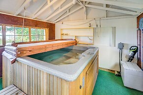 Lake Huron Retreat w/ Hot Tub, Screened Porch!
