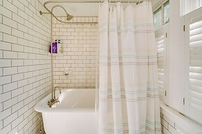 Lake Huron Retreat w/ Hot Tub, Screened Porch!