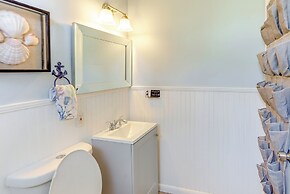 Home Near Beach in Alligator Point: Rooftop Deck!