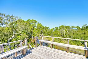 Home Near Beach in Alligator Point: Rooftop Deck!