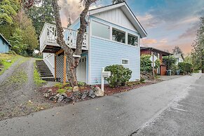 Spanaway Lakefront House: Dock, Fire Pit