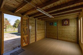 House Tilo Charming Holiday Home in Ypres for 8 Guests History Nature