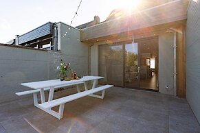 House Tilo Charming Holiday Home in Ypres for 8 Guests History Nature