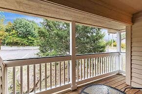 3rd Floor Back Side Penthouse Suite - 306 by Grand Wood Suites