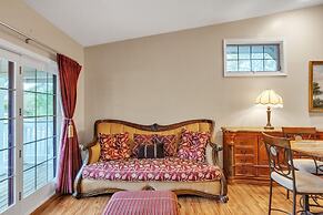 3rd Floor Back Side Corner Penthouse Suite- 305 by Grand Wood Suites