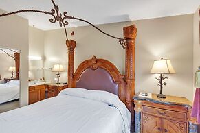 3rd Floor Back Side Corner Penthouse Suite- 305 by Grand Wood Suites