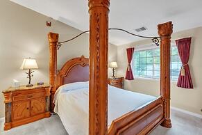 3rd Floor Back Side Corner Penthouse Suite- 305 by Grand Wood Suites