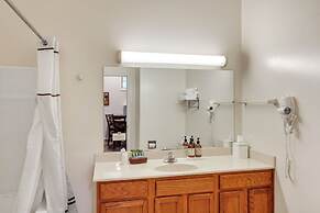 3rd Floor Back Side Corner Penthouse Suite- 305 by Grand Wood Suites