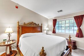 3rd Floor Back Side Penthouse Suite - 307 by Grand Wood Suites