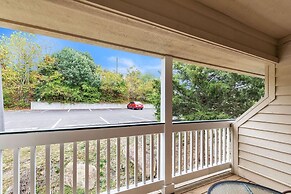 3rd Floor Back Side Penthouse Suite - 307 by Grand Wood Suites