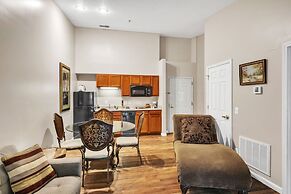 3rd Floor Back Side Penthouse Suite - 307 by Grand Wood Suites