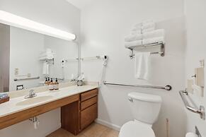 1st Floor Front Side Suite - 104 by Grand Wood Suites