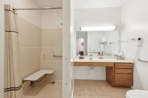 1st Floor Front Side Suite - 104 by Grand Wood Suites