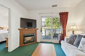 1st Floor Front Side Suite - 104 by Grand Wood Suites