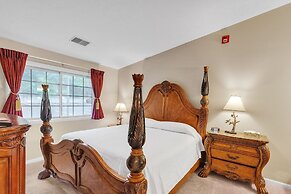 3rd Floor Back Side Corner Penthouse Suite - 308 by Grand Wood Suites