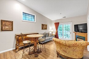 3rd Floor Back Side Corner Penthouse Suite - 308 by Grand Wood Suites