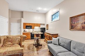 3rd Floor Back Side Corner Penthouse Suite - 308 by Grand Wood Suites