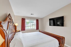 3rd Floor Front Side Penthouse Suite - 302 by Grand Wood Suites