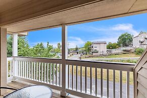 3rd Floor Front Side Penthouse Suite - 302 by Grand Wood Suites