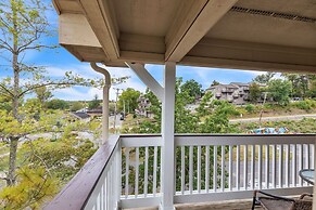 3rd Floor Front Side Corner Penthouse Suite - 301 by Grand Wood Suites