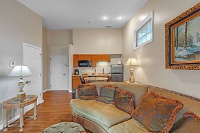 3rd Floor Front Side Corner Penthouse Suite - 301 by Grand Wood Suites