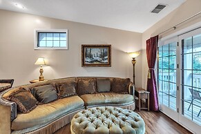 3rd Floor Front Side Corner Penthouse Suite - 301 by Grand Wood Suites