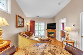 3rd Floor Front Side Corner Penthouse Suite - 301 by Grand Wood Suites