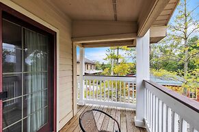 3rd Floor Front Side Corner Penthouse Suite - 301 by Grand Wood Suites