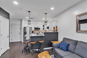 2nd Floor Front Side Signature Suite - 201 by Grand Wood Suites